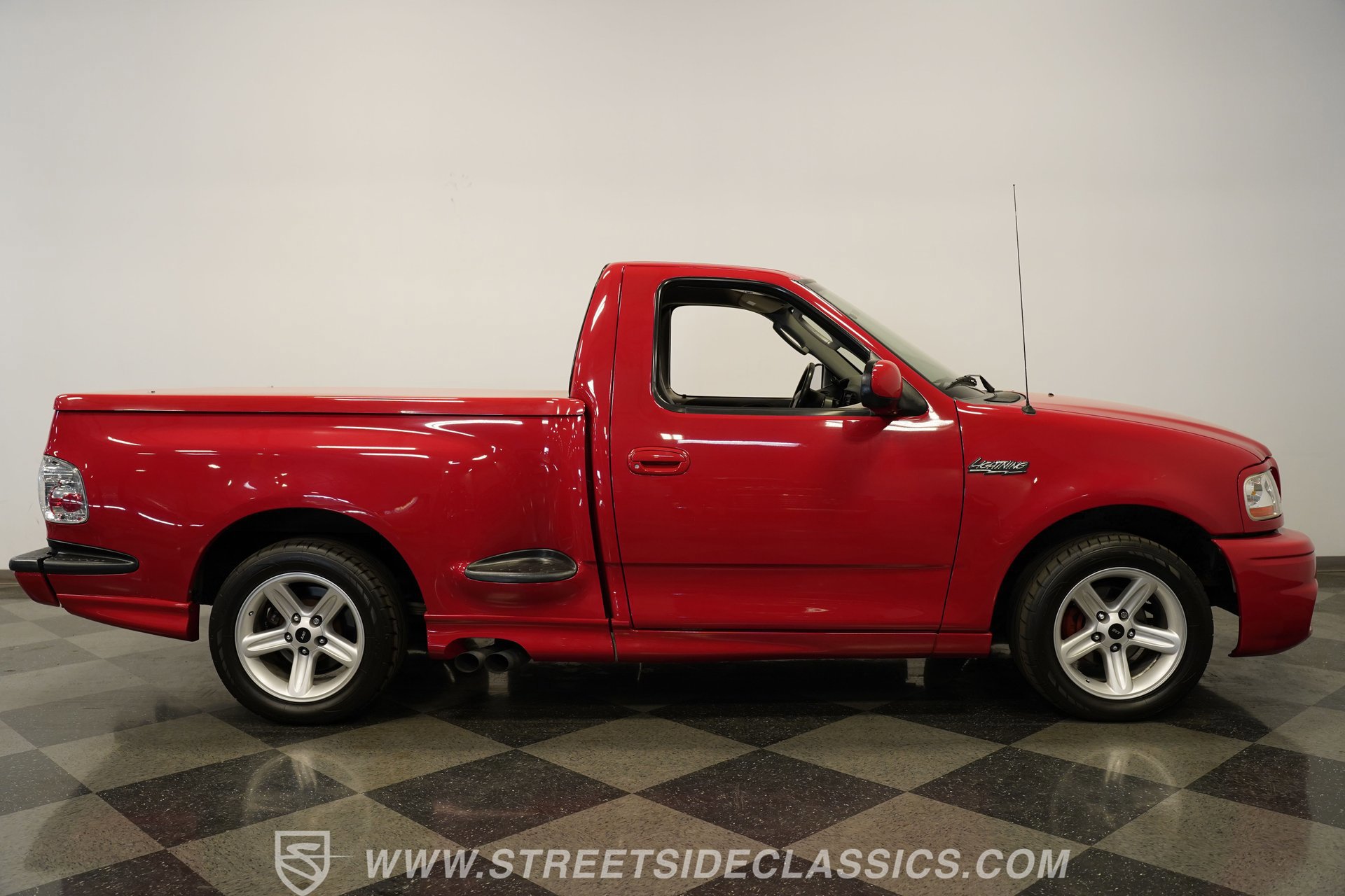 Used 2003 Ford F150 Lightning RWD image 15