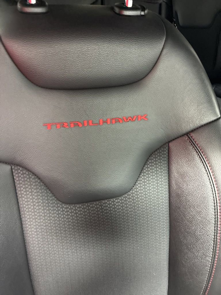 Used 2025 Jeep Compass Trailhawk image 30