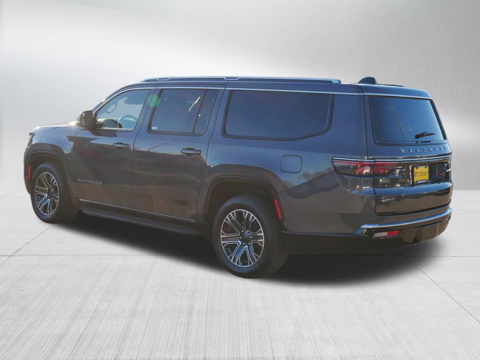 Used 2024 Jeep Wagoneer L Series II w/ Flexible Seating Group image 5