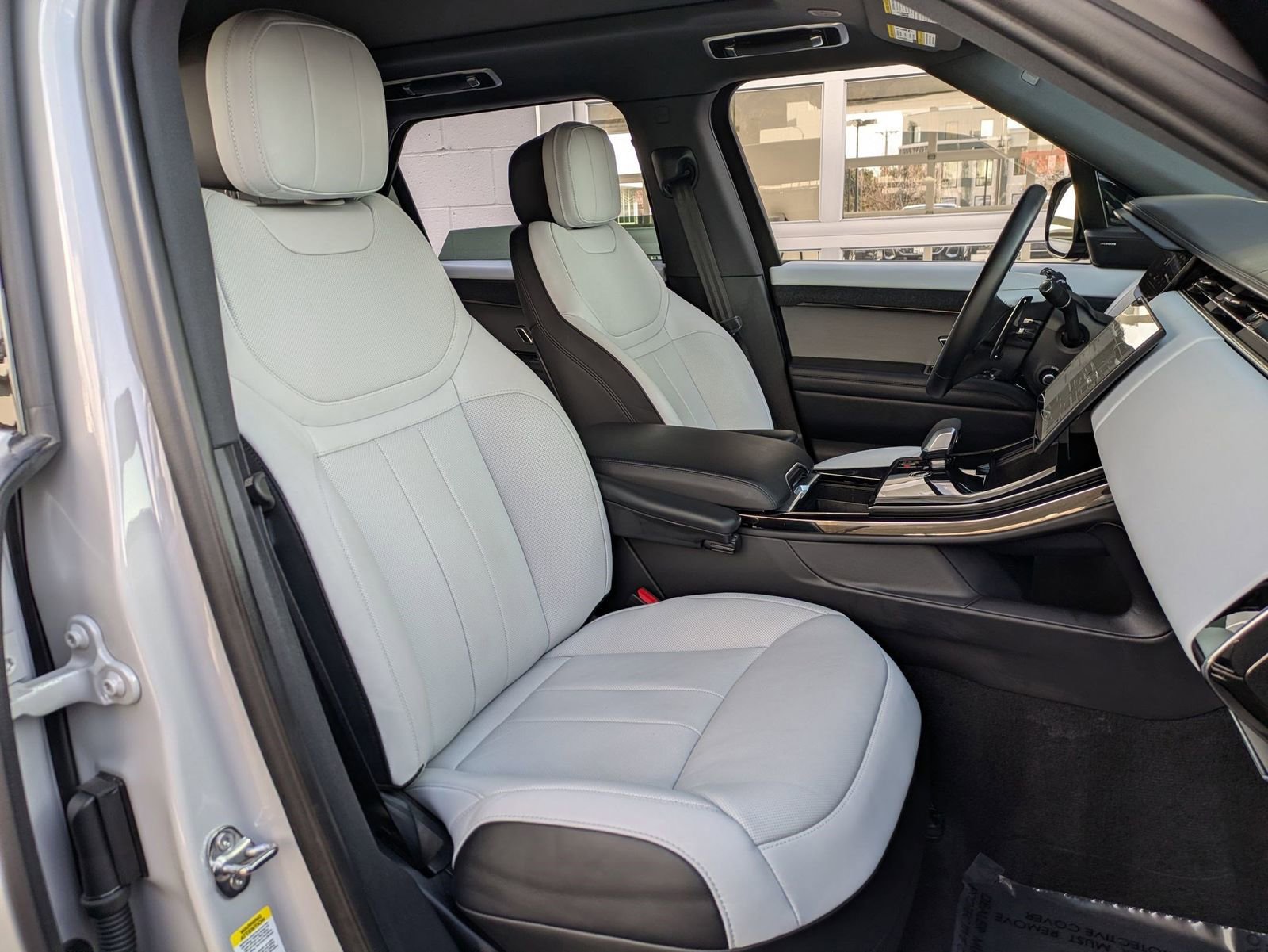 Used 2025 Land Rover Range Rover Sport Dynamic SE image 28