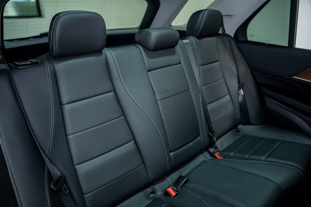 Used 2024 Mercedes-Benz GLE 350 4MATIC w/ AMG Line Exterior image 37