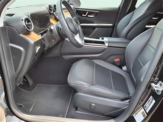 Used 2024 Mercedes-Benz GLC 300 image 9