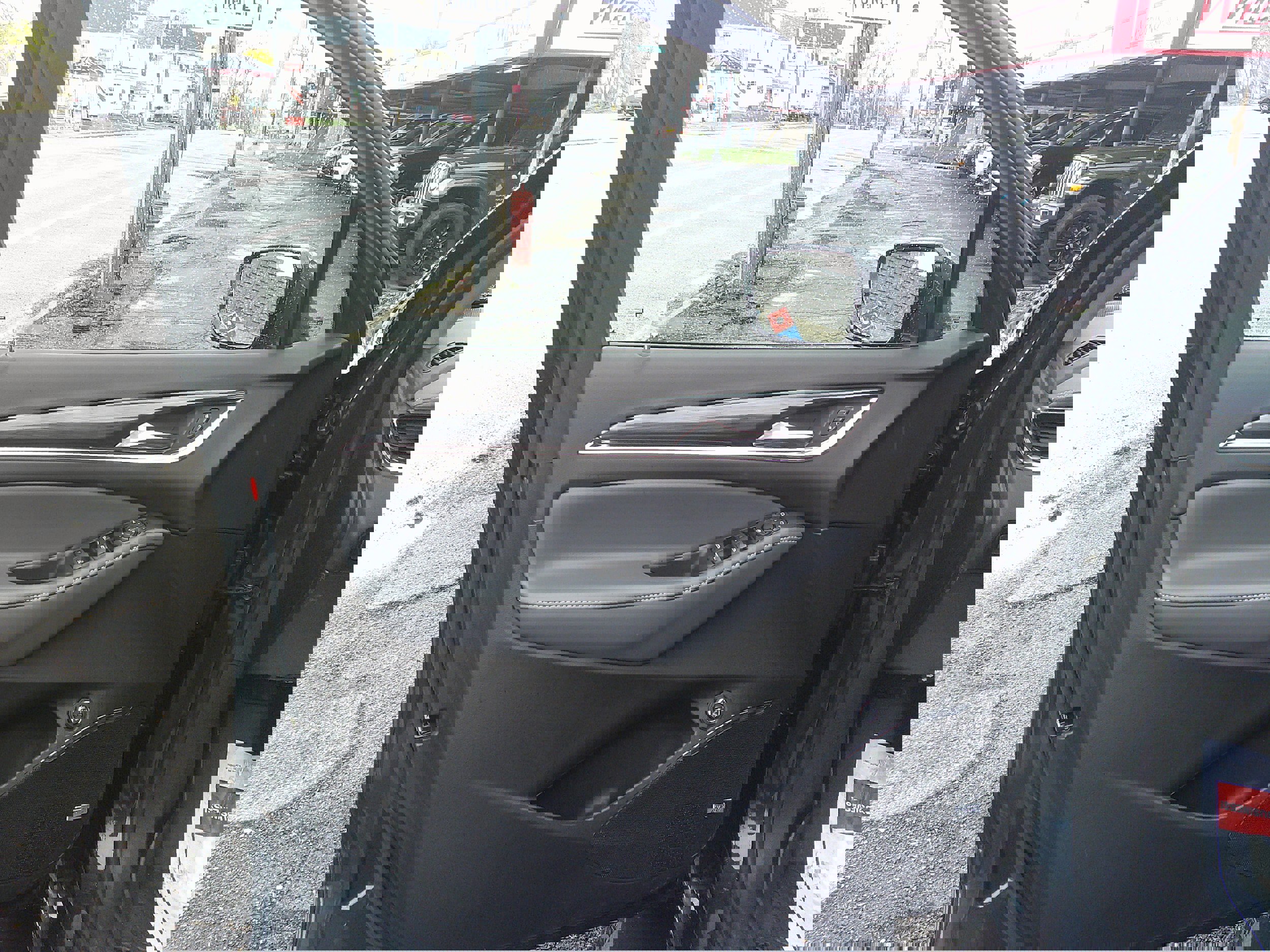 Used 2021 Buick Enclave Essence w/ Sound and Sites Package image 17