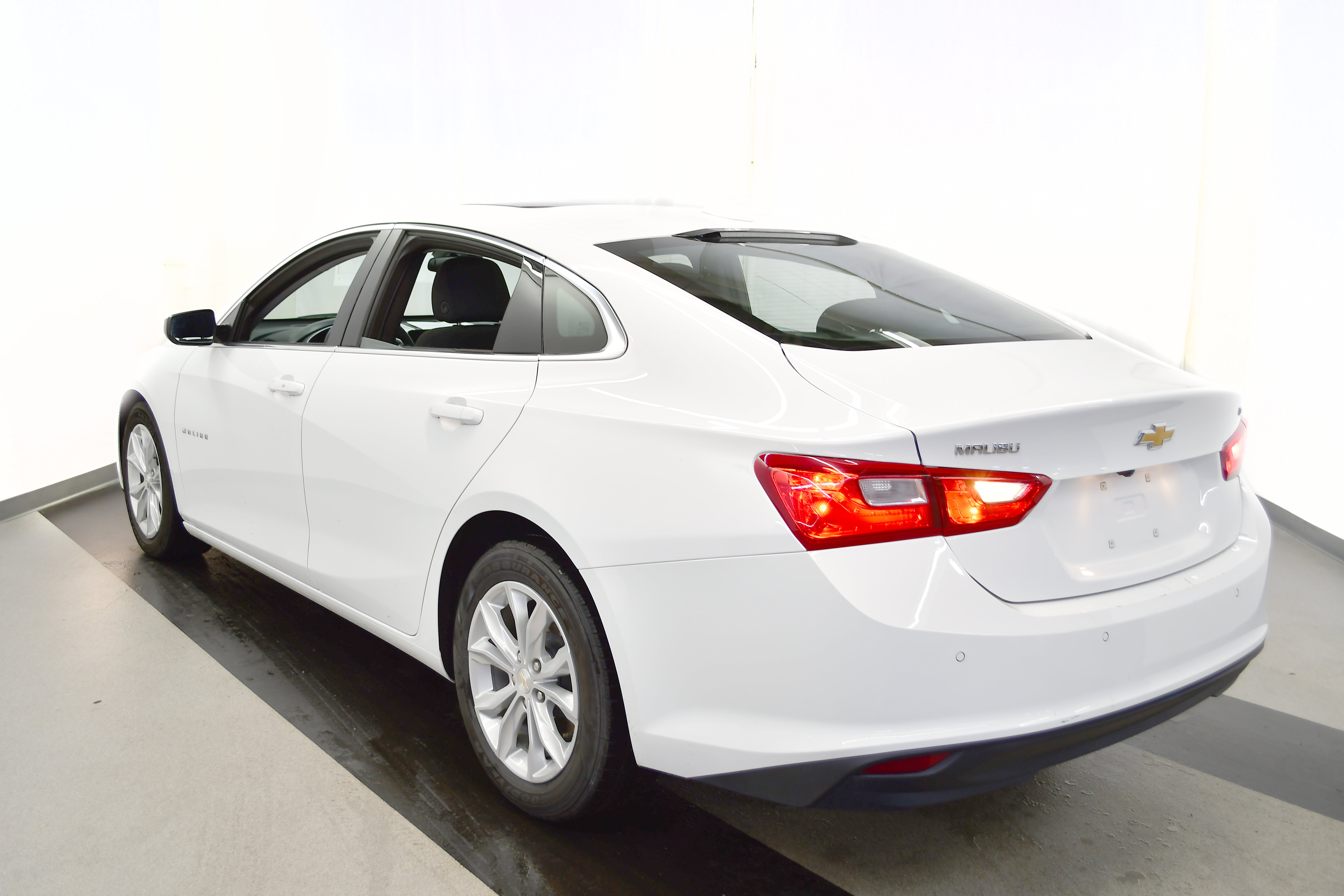 Used 2024 Chevrolet Malibu LT image 9