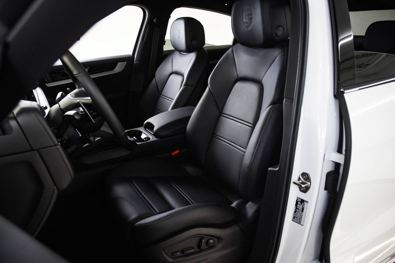 New 2026 Porsche Cayenne Coupe AWD/4WD image 5