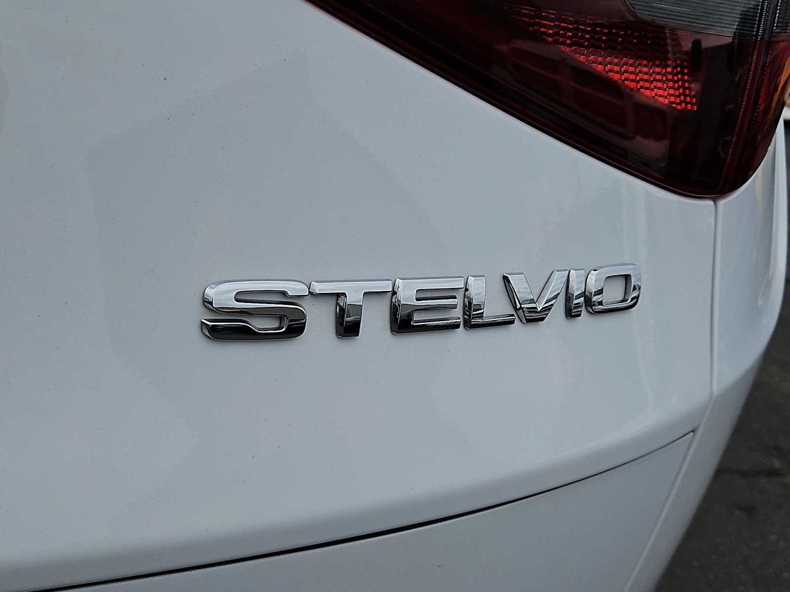 Used 2022 Alfa Romeo Stelvio Ti image 12