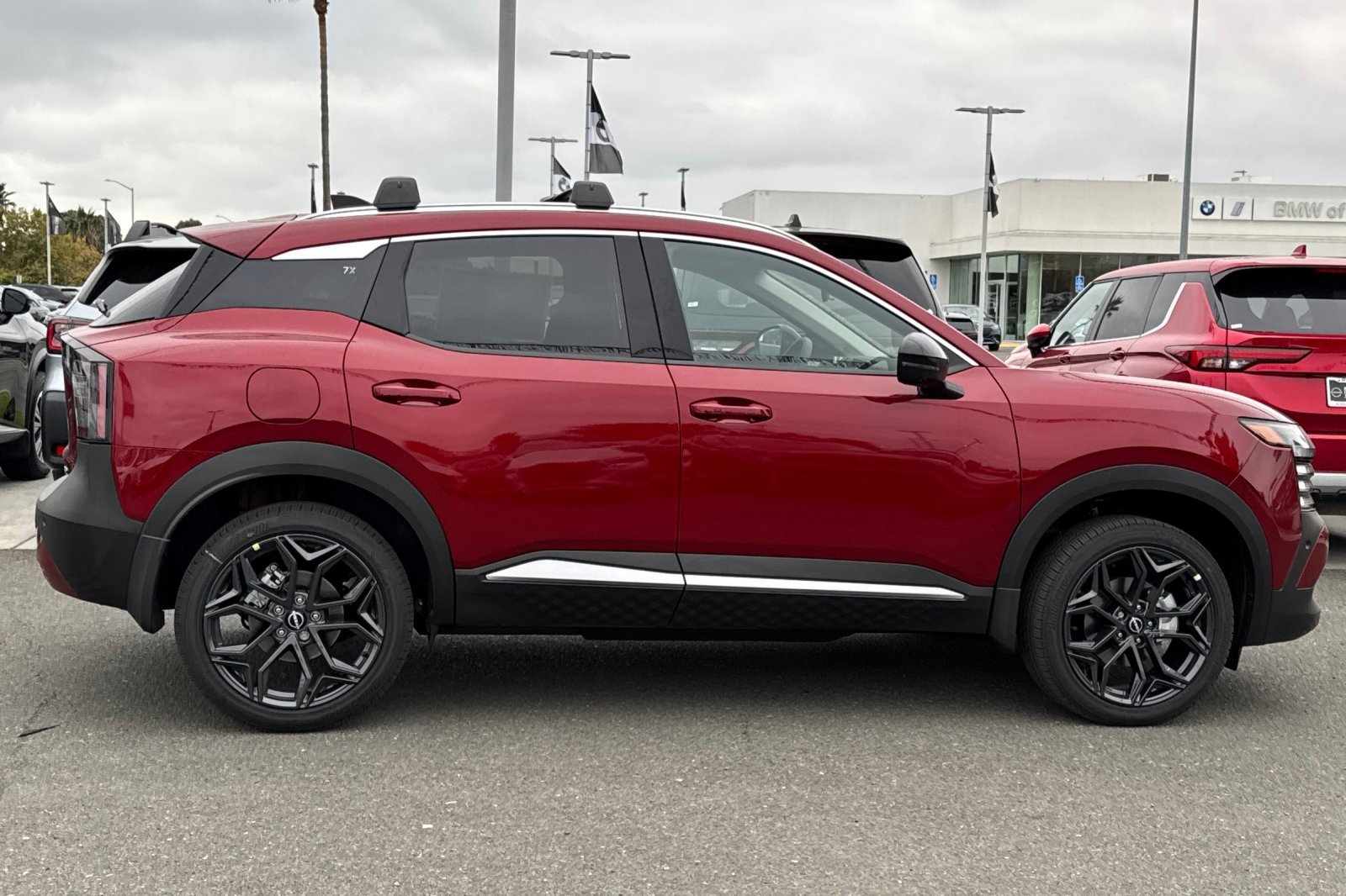 New 2026 Nissan Kicks SR image 3