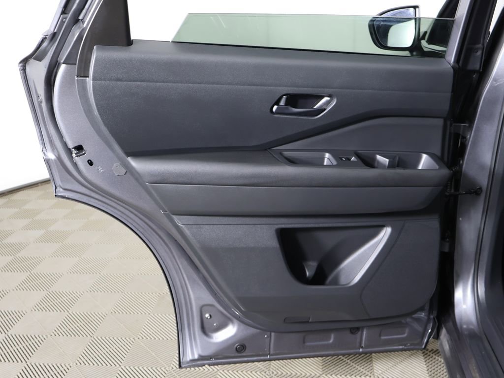 Used 2023 Nissan Pathfinder S image 22