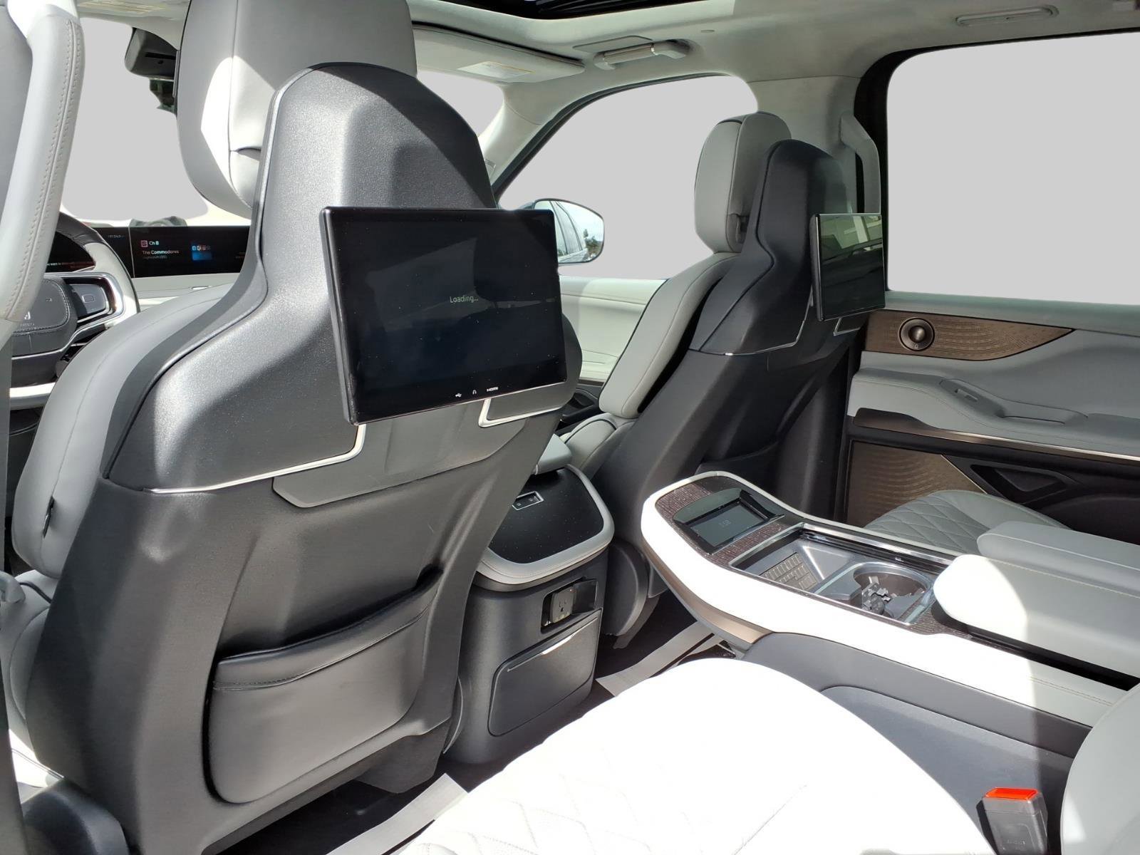 Used 2025 Lincoln Navigator L Black Label image 10