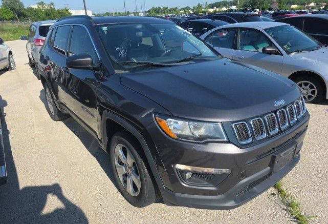 Used 2018 Jeep Compass Latitude AWD/4WD image 1