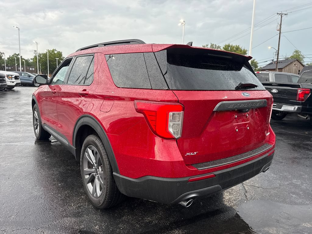 Used 2024 Ford Explorer XLT w/ Equipment Group 202A AWD/4WD image 9