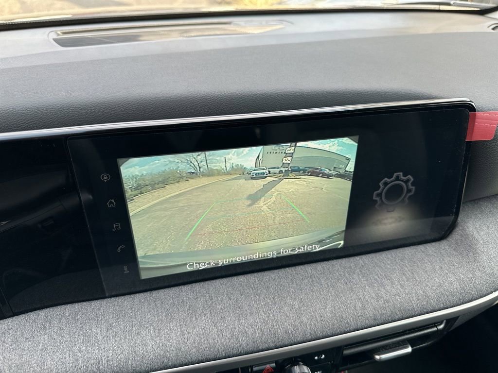 Used 2025 Nissan Kicks SV w/ SV Premium Package image 6