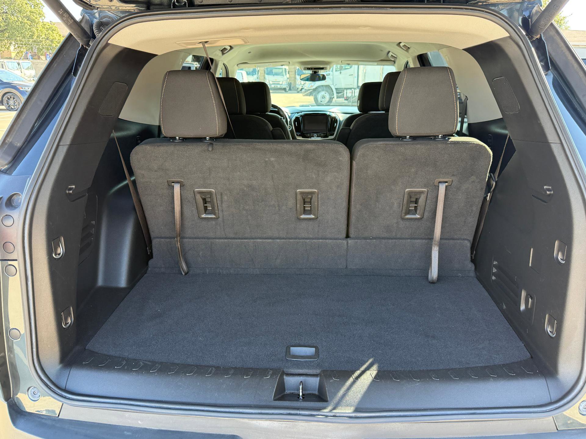 Used 2020 Chevrolet Traverse LT image 25