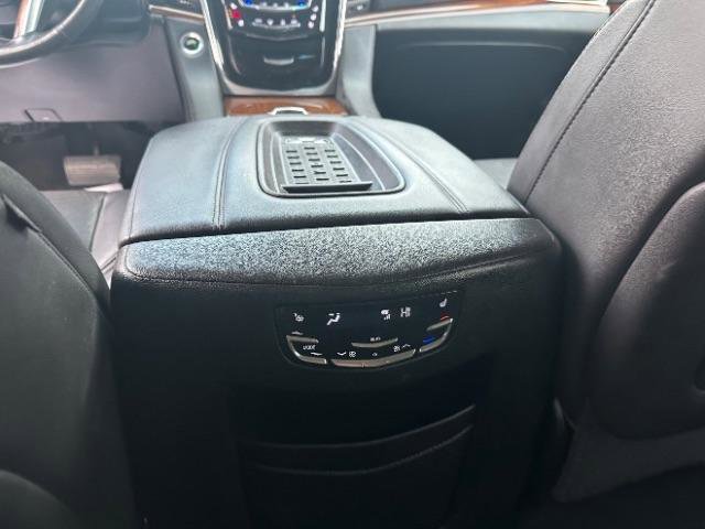 Used 2017 Cadillac Escalade Luxury image 31