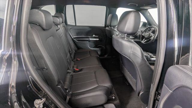 Used 2022 Mercedes-Benz GLB 250 w/ Premium Package image 21
