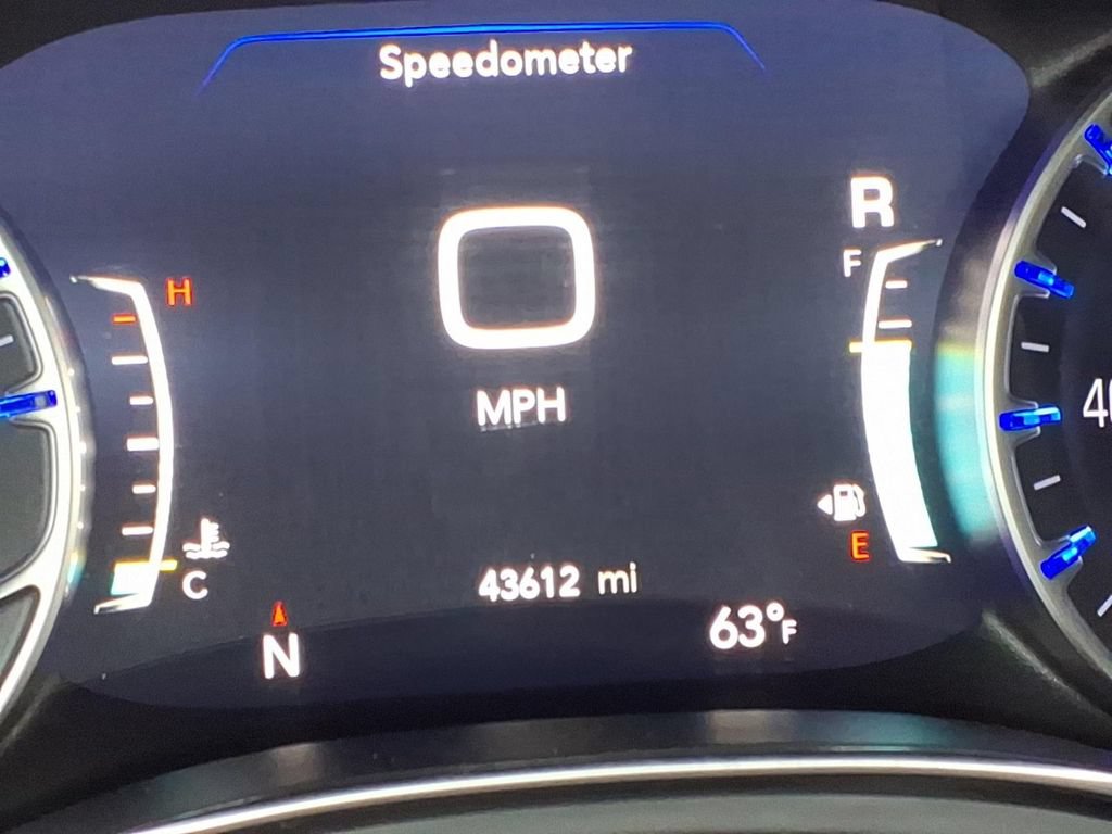 Certified 2025 Chrysler Pacifica Limited FWD image 20