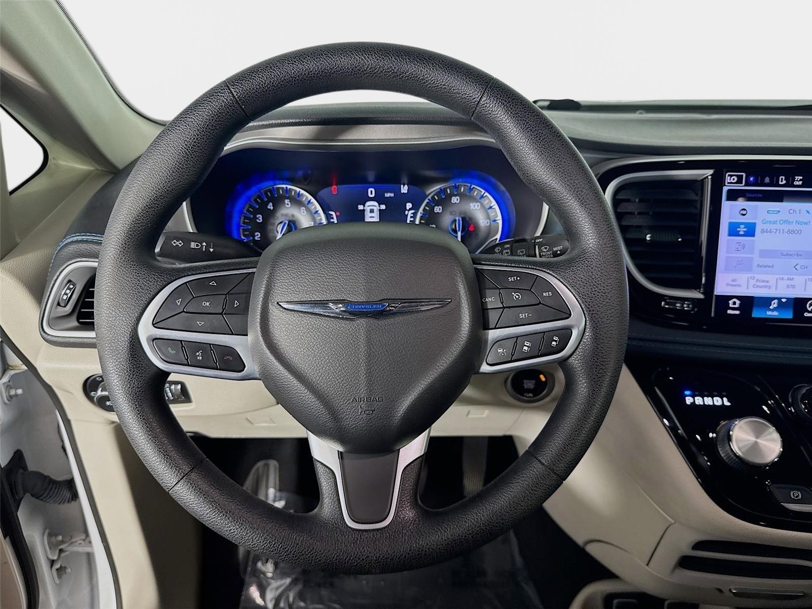 Used 2021 Chrysler Pacifica Touring FWD image 13