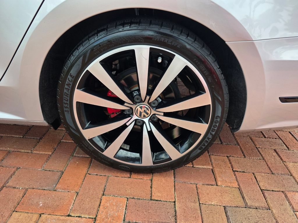 Used 2018 Volkswagen Passat 3.6 FWD image 18