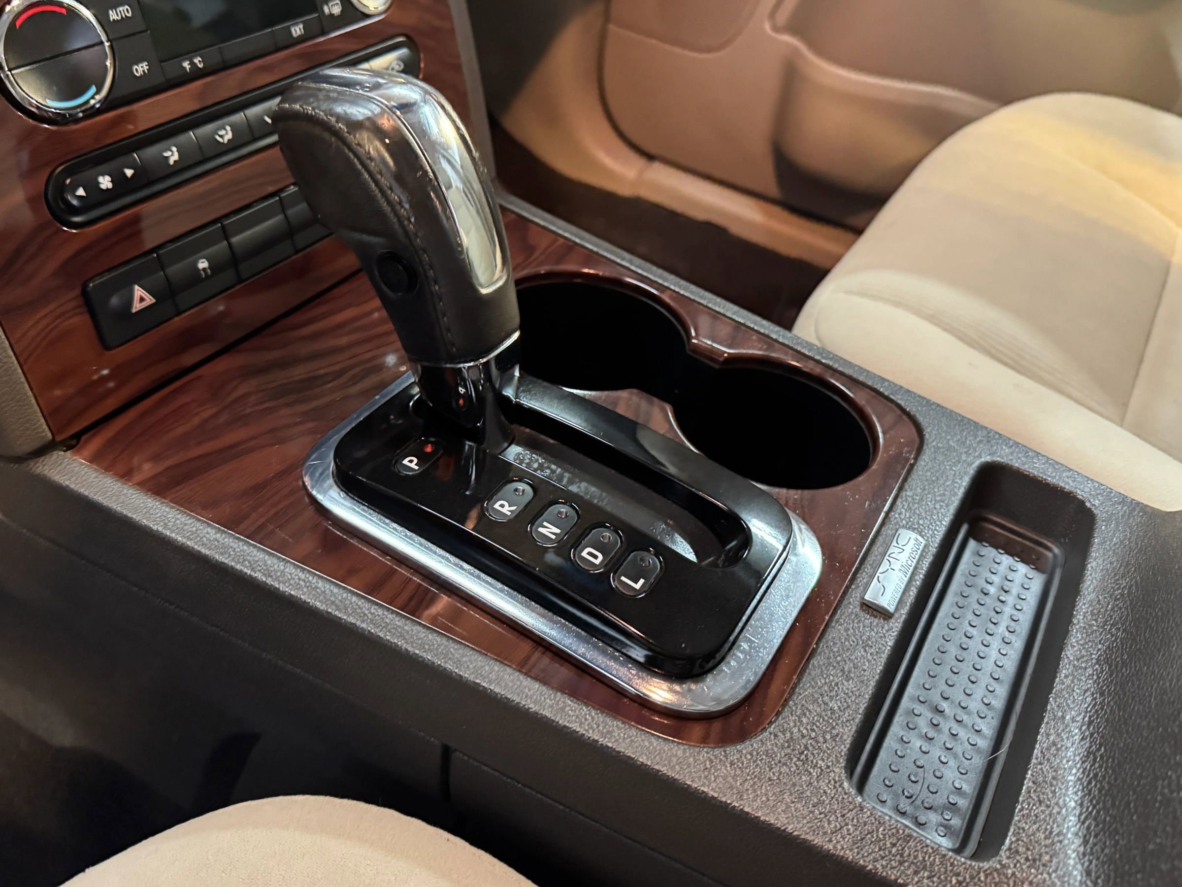 Used 2009 Ford Taurus SEL image 18