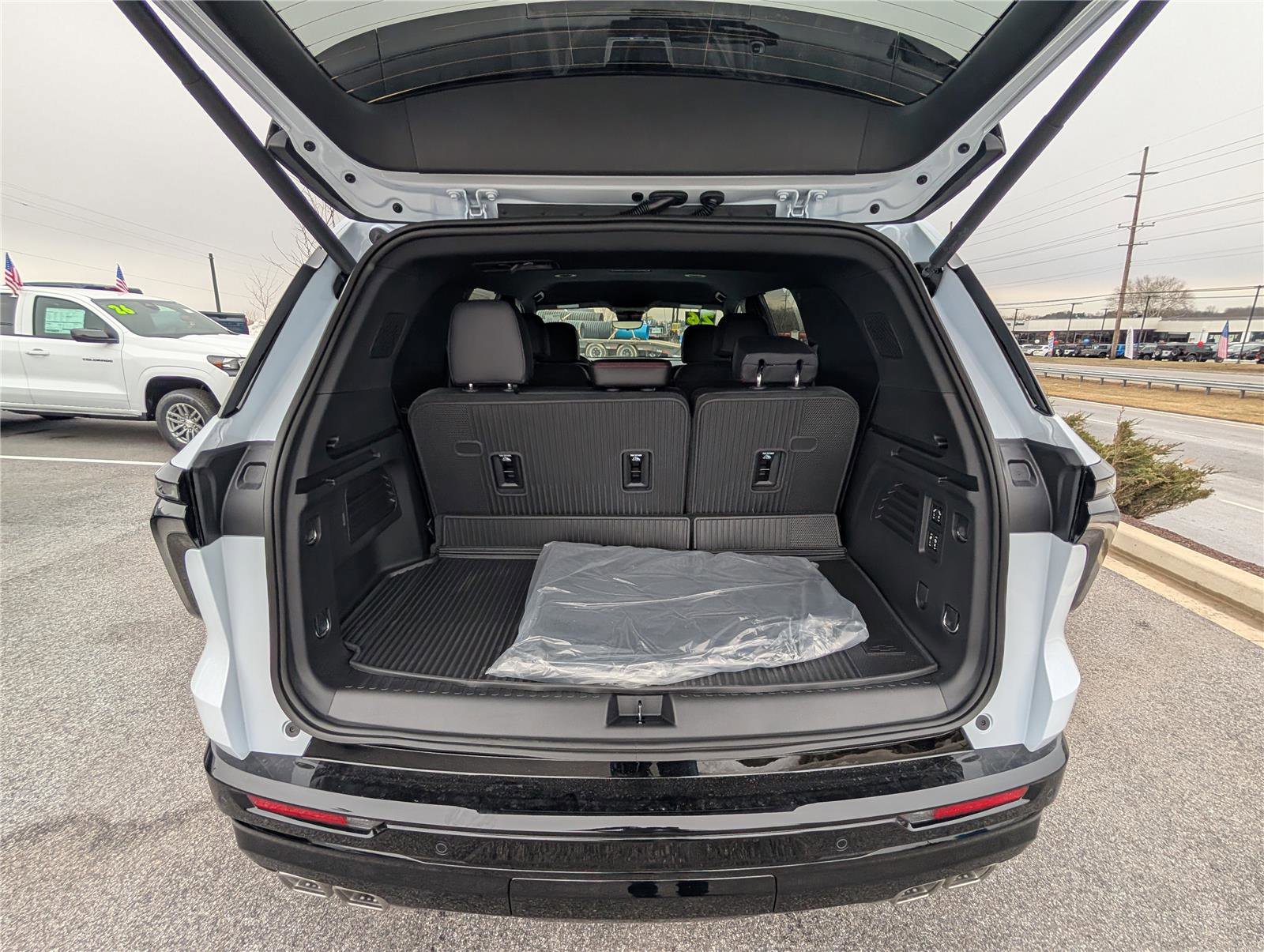 New 2026 Chevrolet Traverse RS w/ LPO, Floor Liner Package image 8