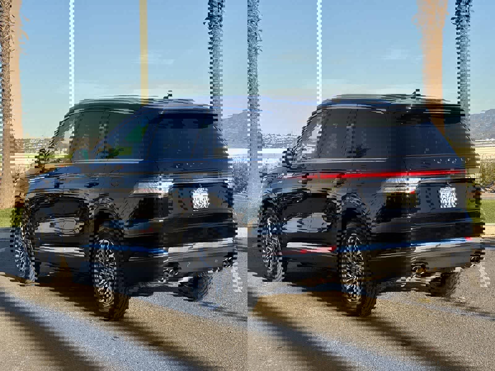 Used 2023 Lincoln Aviator 2WD image 4