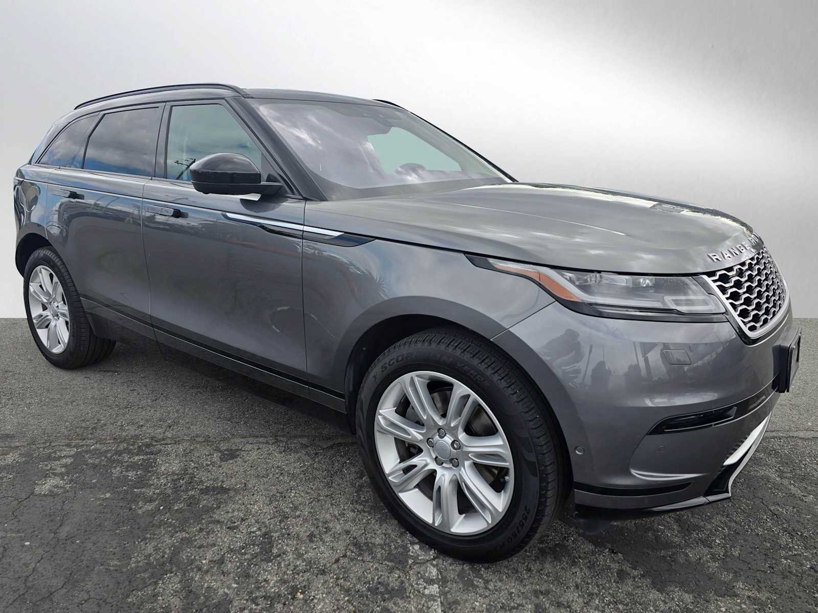 Used 2018 Land Rover Range Rover Velar R-Dynamic SE image 7