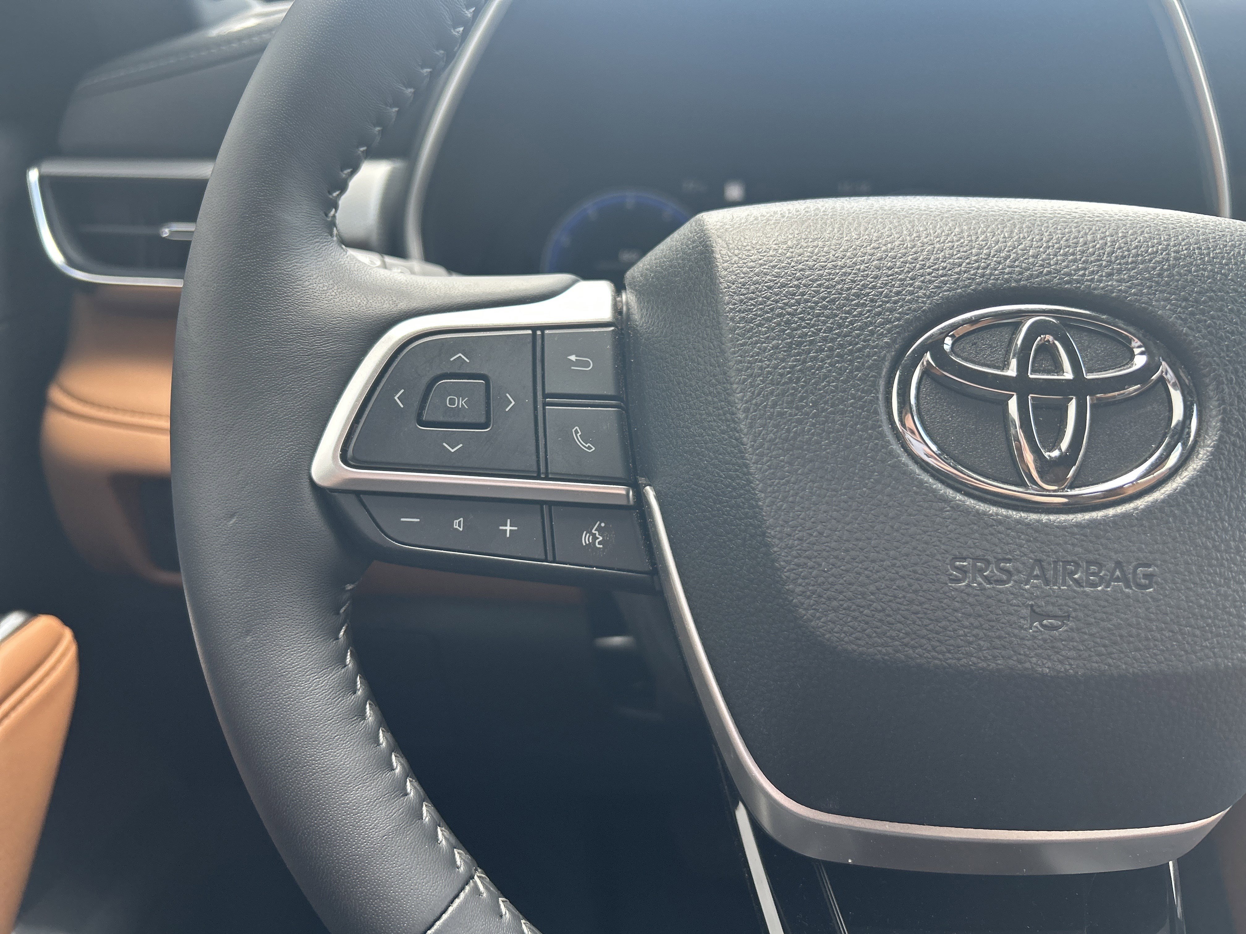 Used 2025 Toyota Highlander Platinum image 18