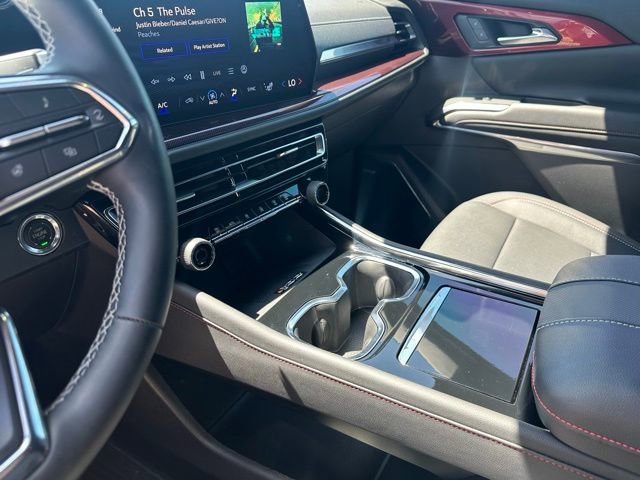 Used 2026 Chevrolet Traverse Z71 w/ Enhanced Driving Package AWD/4WD image 11