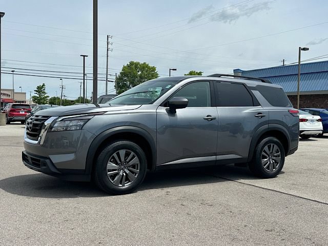 Used 2025 Nissan Pathfinder SV FWD image 3