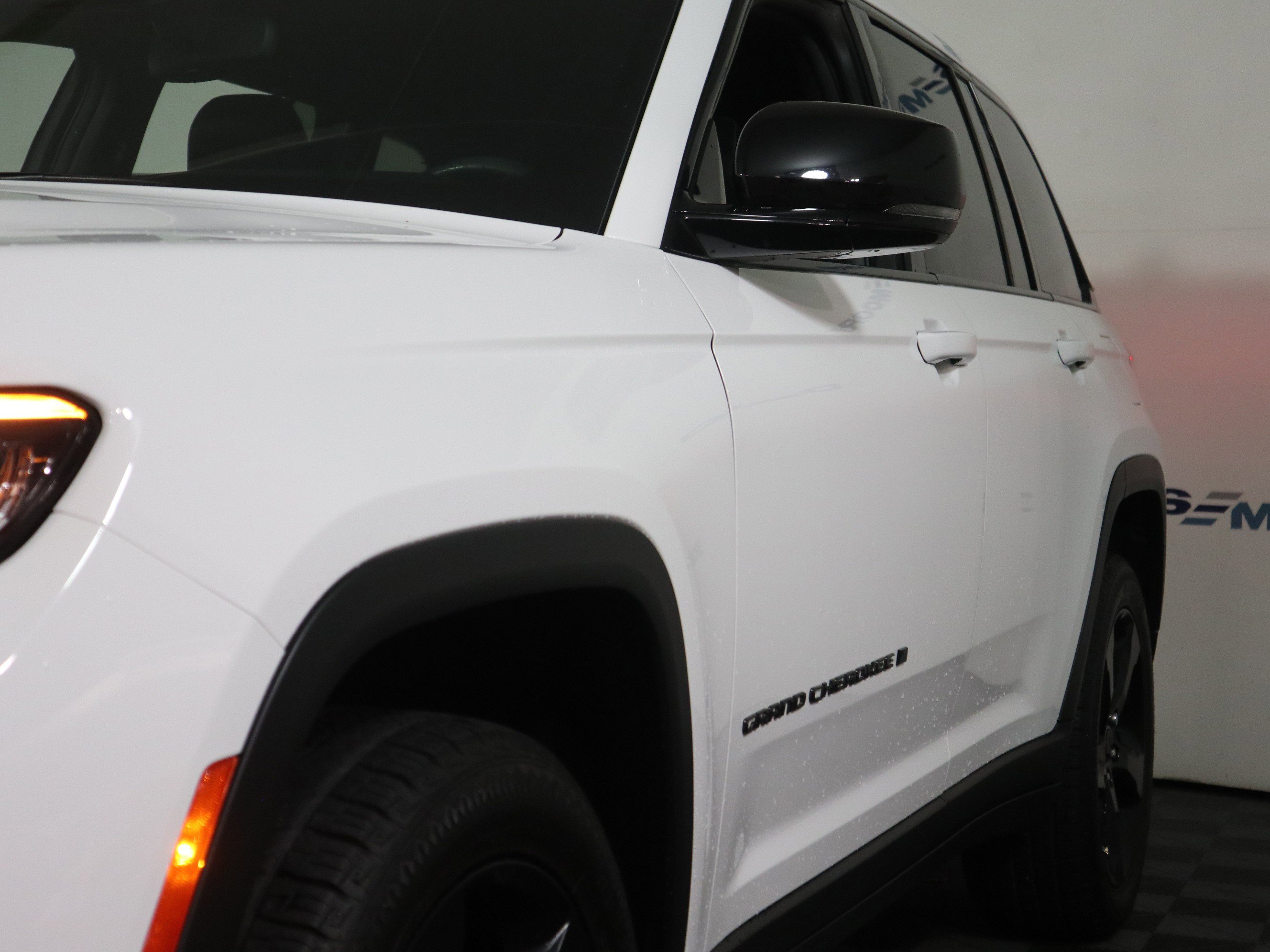 Used 2023 Jeep Grand Cherokee Altitude image 11