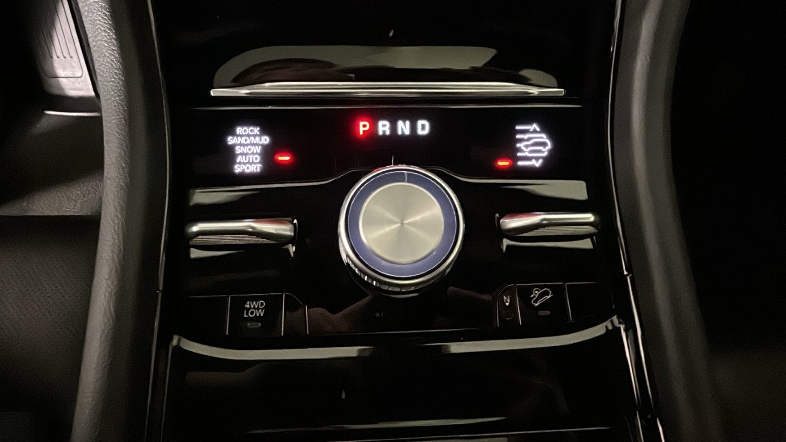 Used 2023 Jeep Grand Cherokee Overland w/ Luxury Tech Group IV AWD/4WD image 26