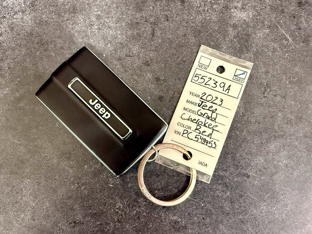 Used 2023 Jeep Grand Cherokee Altitude image 38