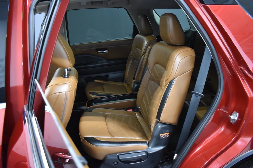 Used 2023 Nissan Pathfinder Platinum image 33