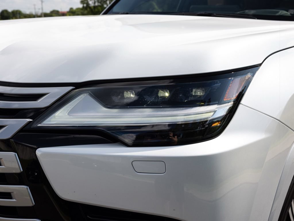 Used 2025 Lexus LX 600 4WD w/ Accessory Package (2T) image 13