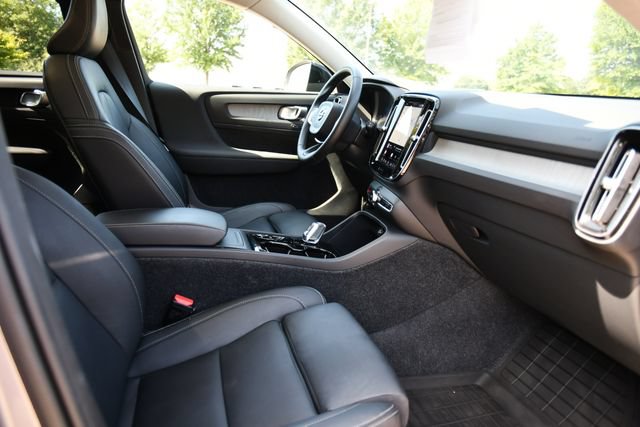 Certified 2026 Volvo XC40 B5 Plus AWD/4WD image 34