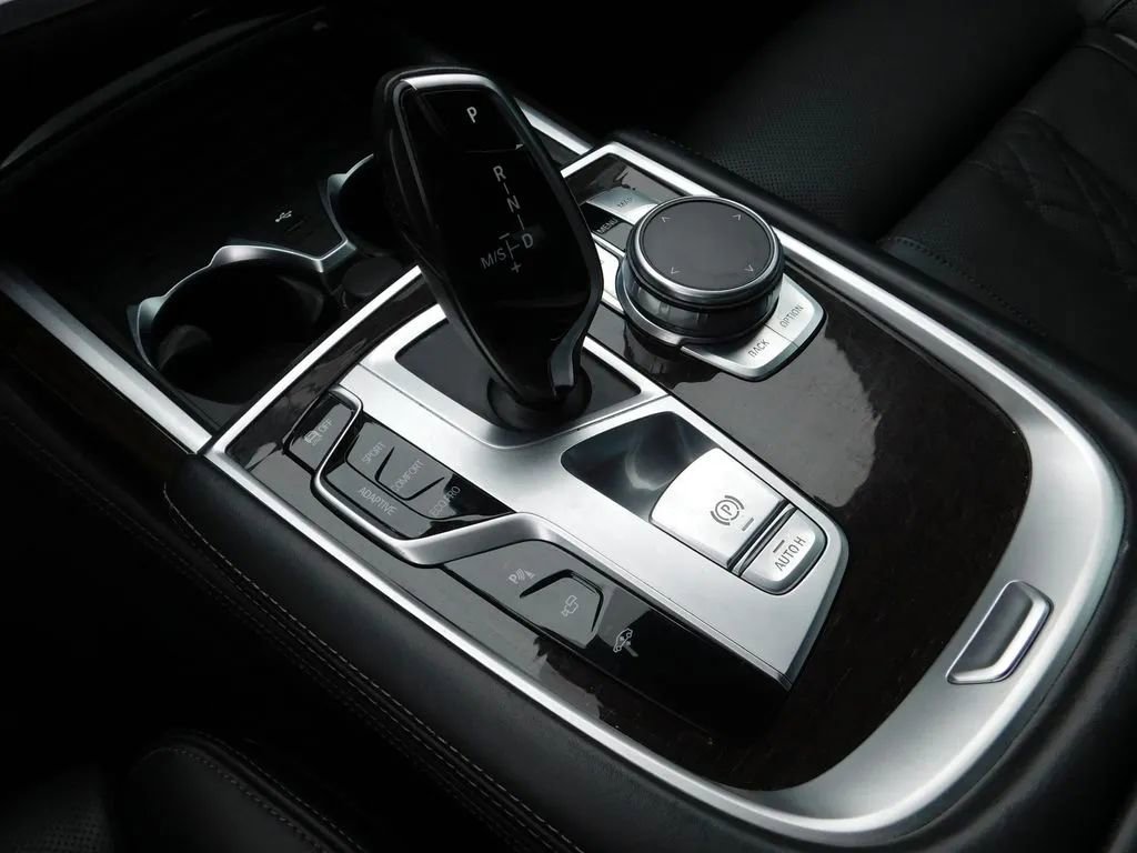 Used 2022 BMW 740i xDrive w/ M Sport Package image 21