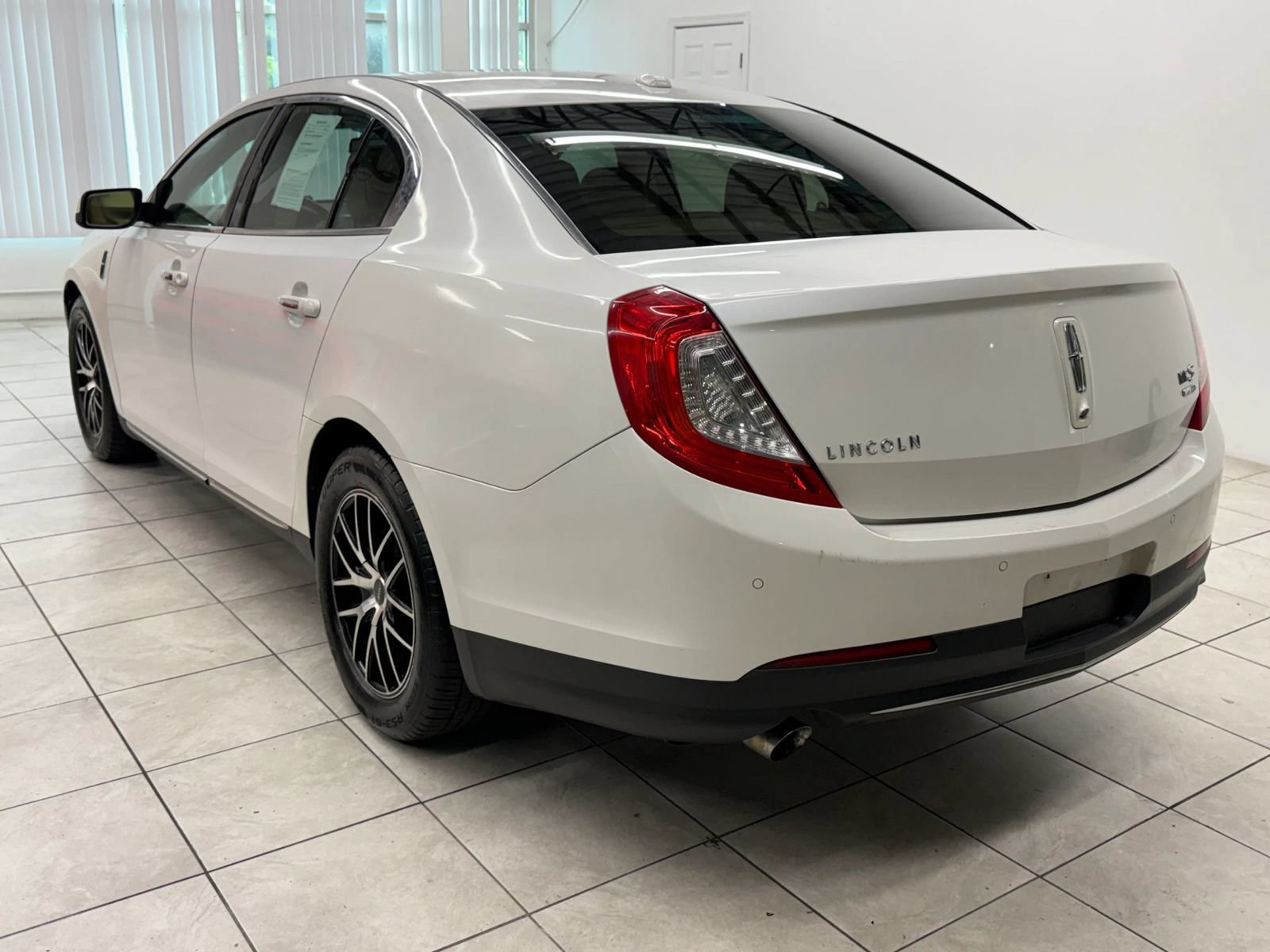 Used 2013 Lincoln MKS AWD image 7
