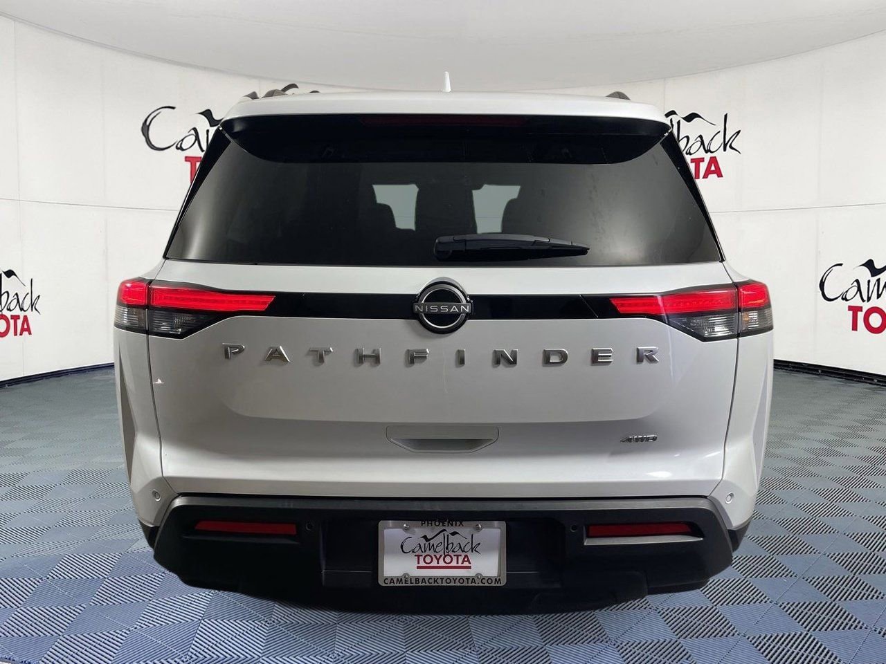 Used 2025 Nissan Pathfinder SV image 6