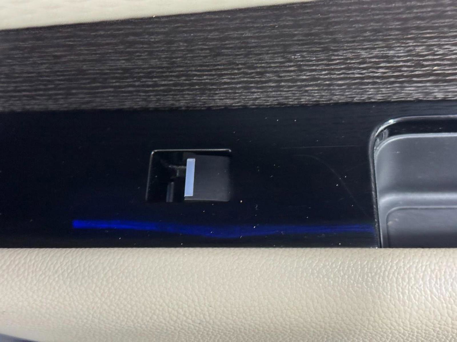 Used 2019 Land Rover Range Rover Velar S image 23