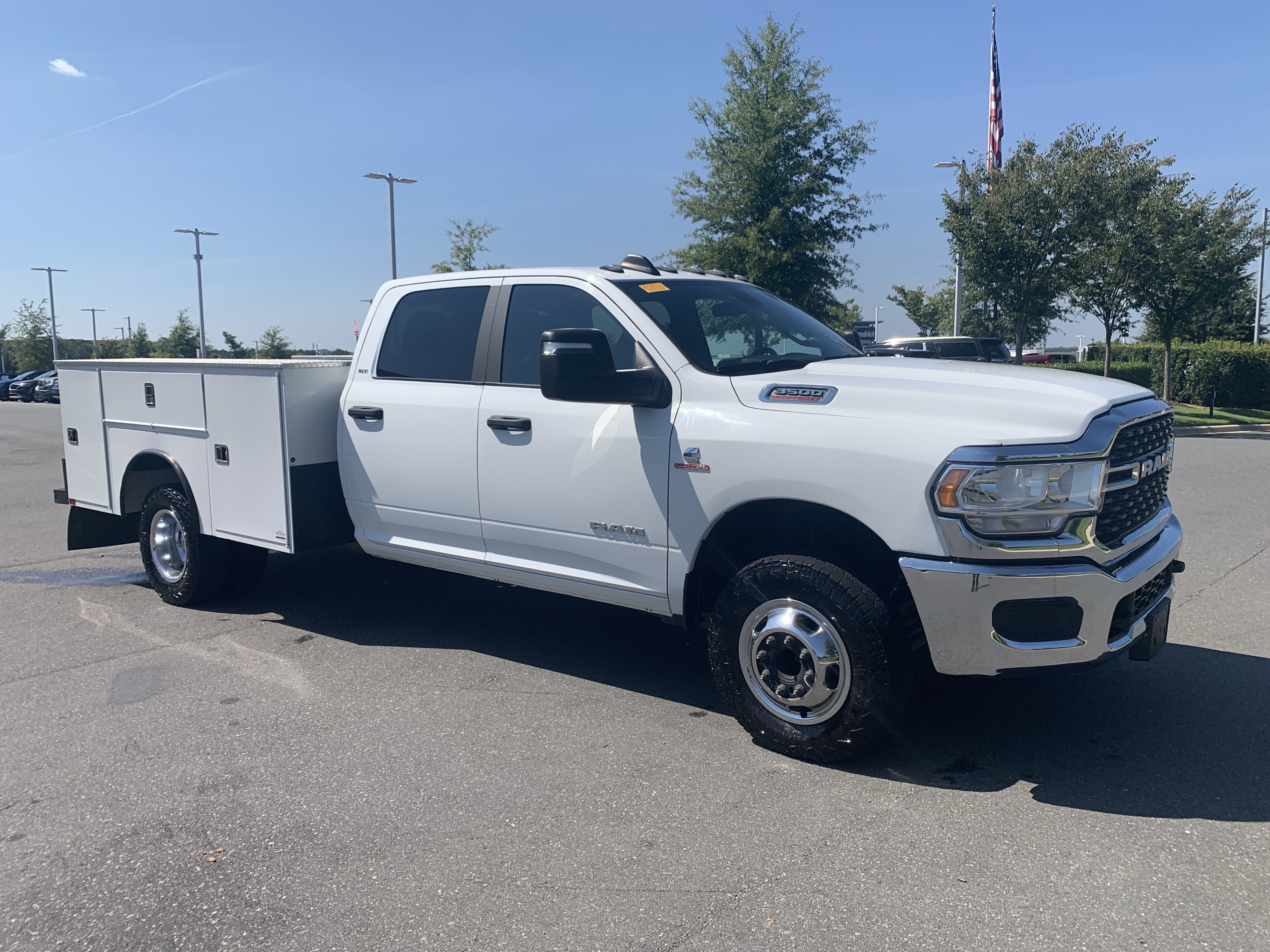 Used 2024 RAM 3500 SLT w/ Quick Order Package 2YG SLT AWD/4WD image 2