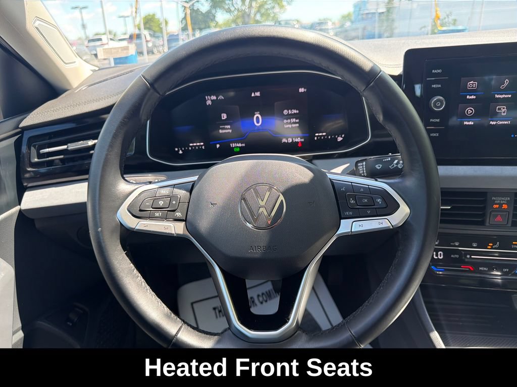 Used 2025 Volkswagen Jetta SE w/ Sunroof Package FWD image 18