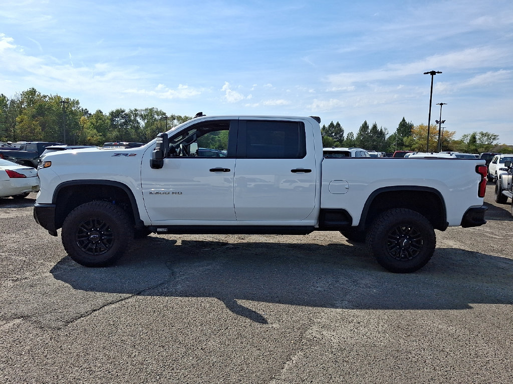Used 2025 Chevrolet Silverado 2500 ZR2 w/ Technology Package AWD/4WD image 7