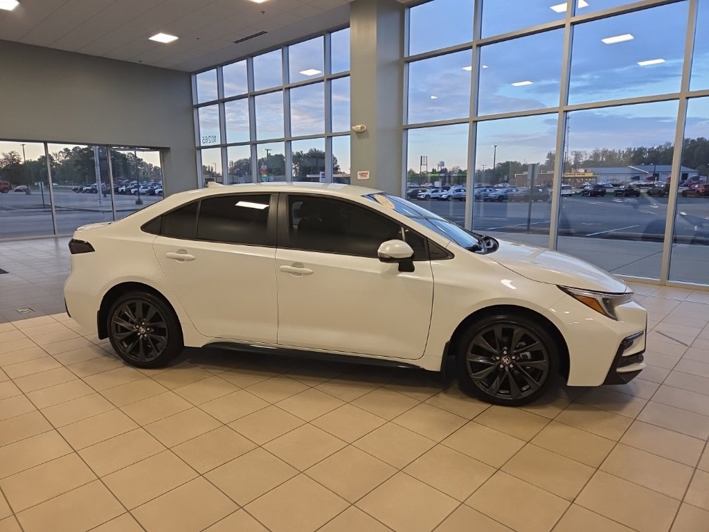 Used 2023 Toyota Corolla SE image 5