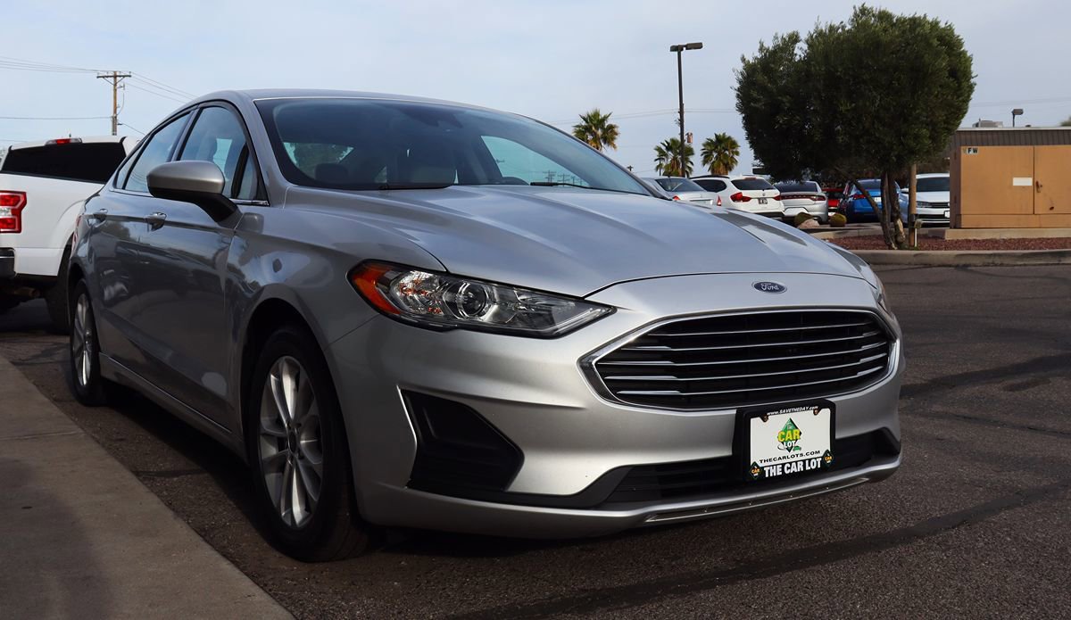 Used 2019 Ford Fusion SE image 18