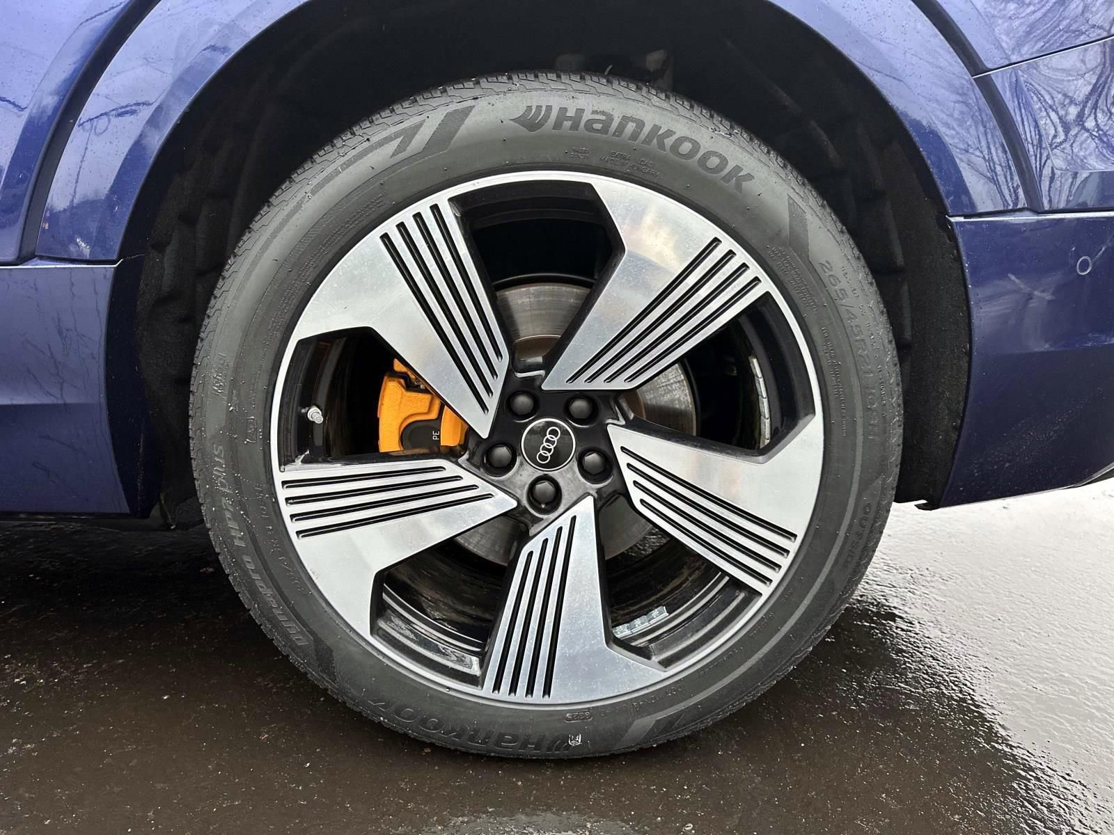 Used 2022 Audi e-tron Premium Plus image 10