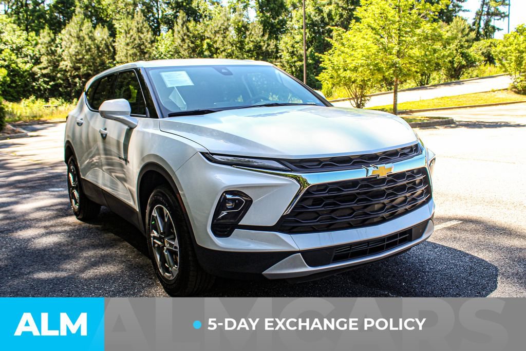 Used 2025 Chevrolet Blazer LT FWD image 4
