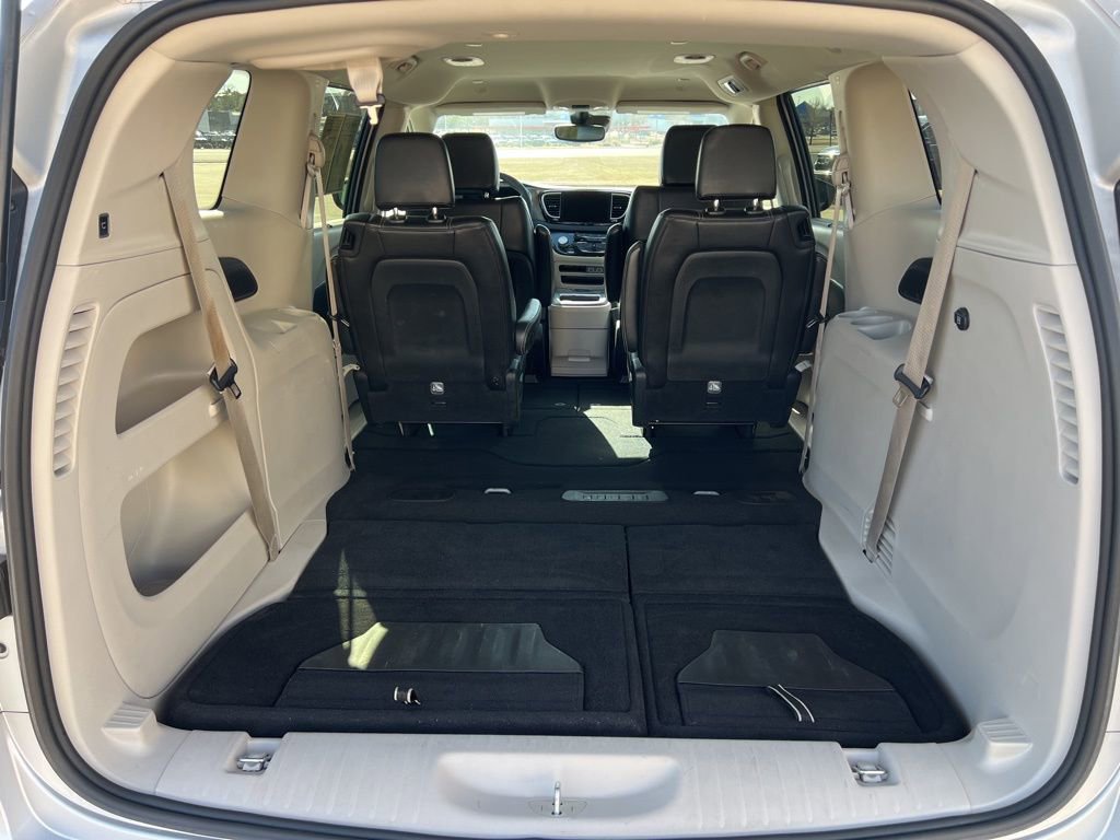 Used 2024 Chrysler Pacifica Touring-L image 22