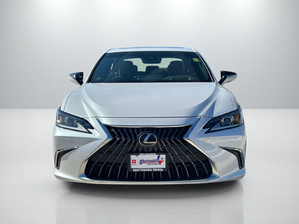 Used 2024 Lexus ES 300h w/ Technology Package FWD image 2