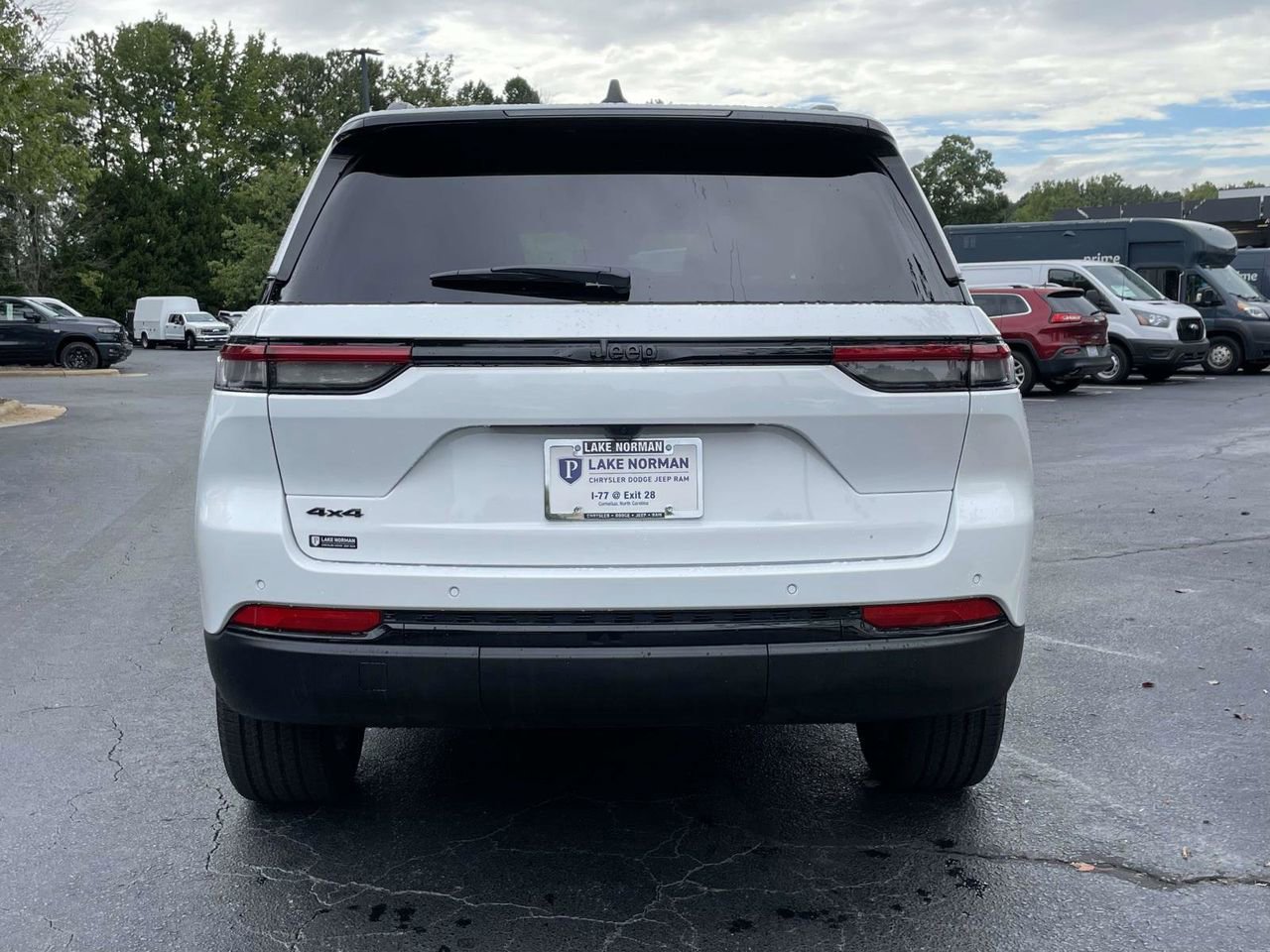 New 2025 Jeep Grand Cherokee Altitude image 8