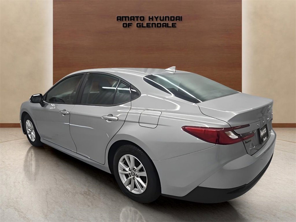 Used 2025 Toyota Camry LE image 4